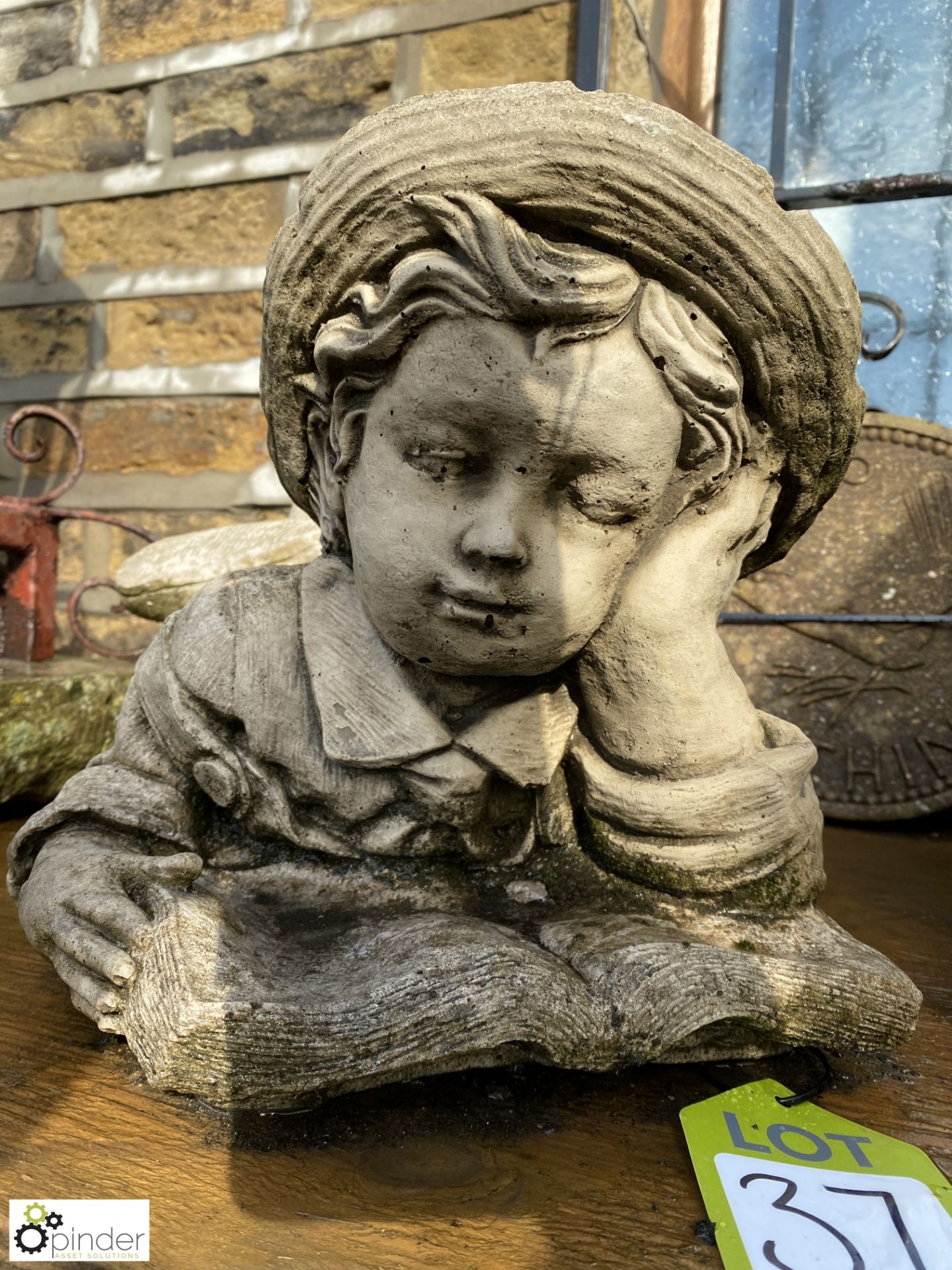 A pair of reconstituted stone Statue of children l - Image 4 of 7