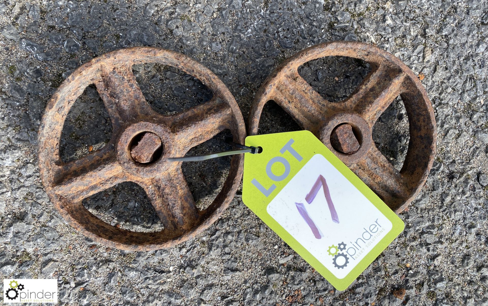 Pair cast iron Pulley Wheels, 130mm dia - Image 2 of 4