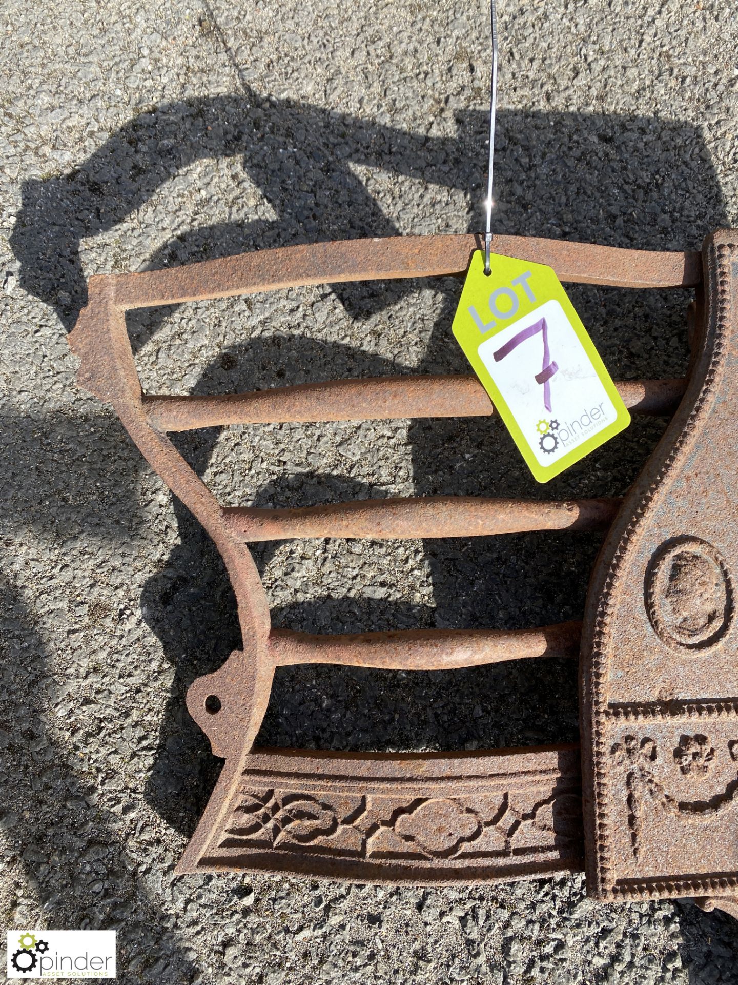 Cast iron Victorian Fire Basket with decorative back plates - Image 3 of 6