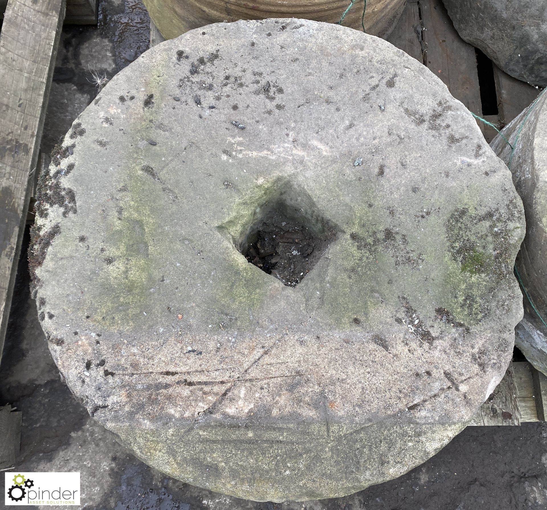 Millstone, 600mm dia x 270mm - Image 2 of 4