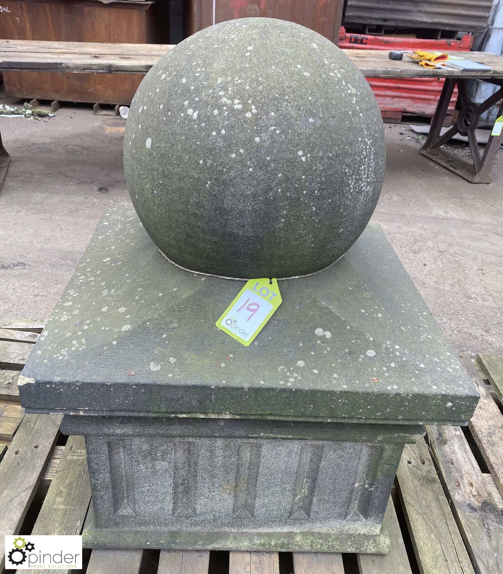 Set 3 Yorkshire stone Gate Post Pier Caps, with ball top, base 600mm x 600mm, 900mm tall - Bild 7 aus 11