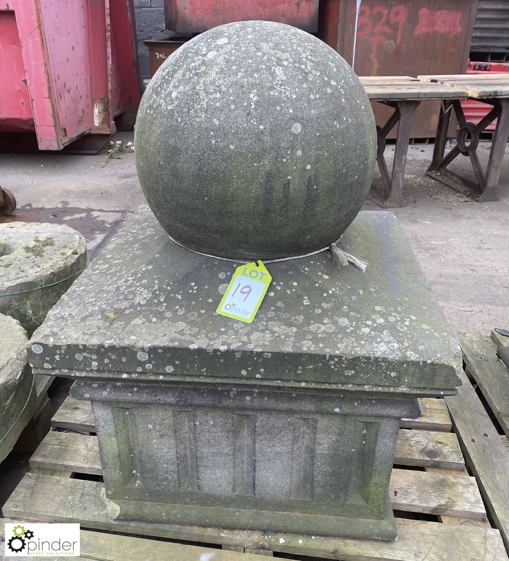 Set 3 Yorkshire stone Gate Post Pier Caps, with ball top, base 600mm x 600mm, 900mm tall - Bild 10 aus 11