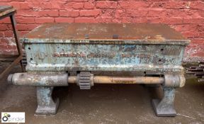 Vintage cast iron Machine Base, 1220mm x 550mm x 680mm, by Pattinson Brothers, Sheffield, approx.