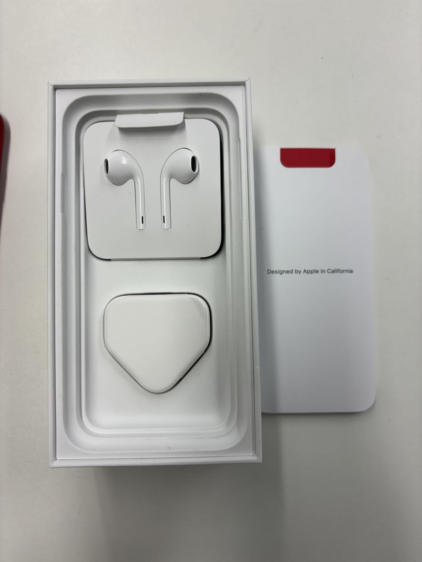 Apple iPhone 11, 128GB, red, model A2221, comes with original box with unused headphones, charger - Image 5 of 8