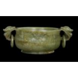 A CHINESE TWIN HANDLED SPINACH JADE CUP, 18TH/19TH CENTURY, QING DYNASTY (1644-1911)