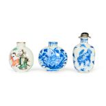 THREE CHINESE BLUE & WHITE AND FAMILLE VERTE SNUFF BOTTLES, QING DYNASTY (1644-1911)