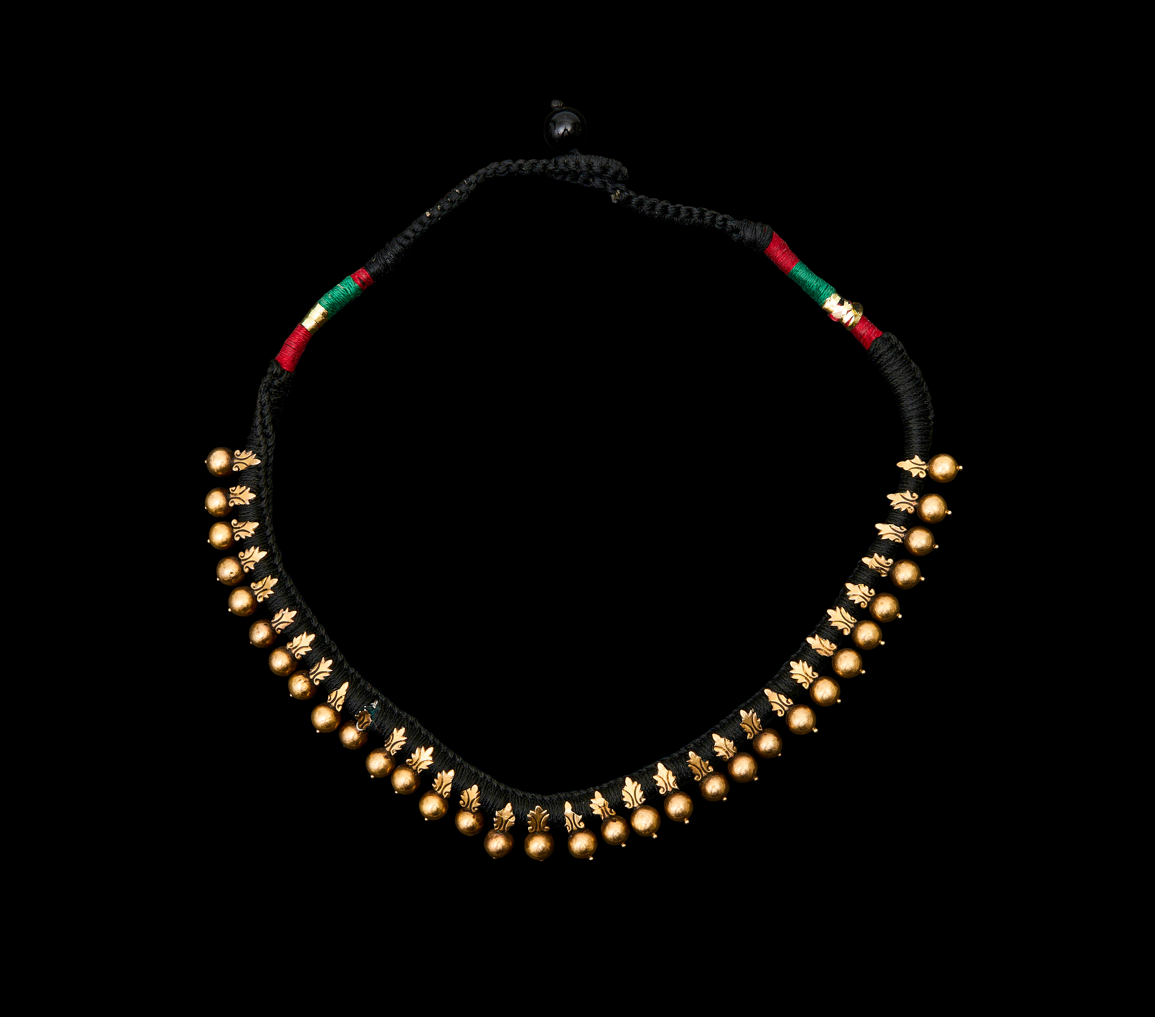 A MUGHAL GOLD NECKLACE, 19TH CENTURY, INDIA - Image 2 of 3