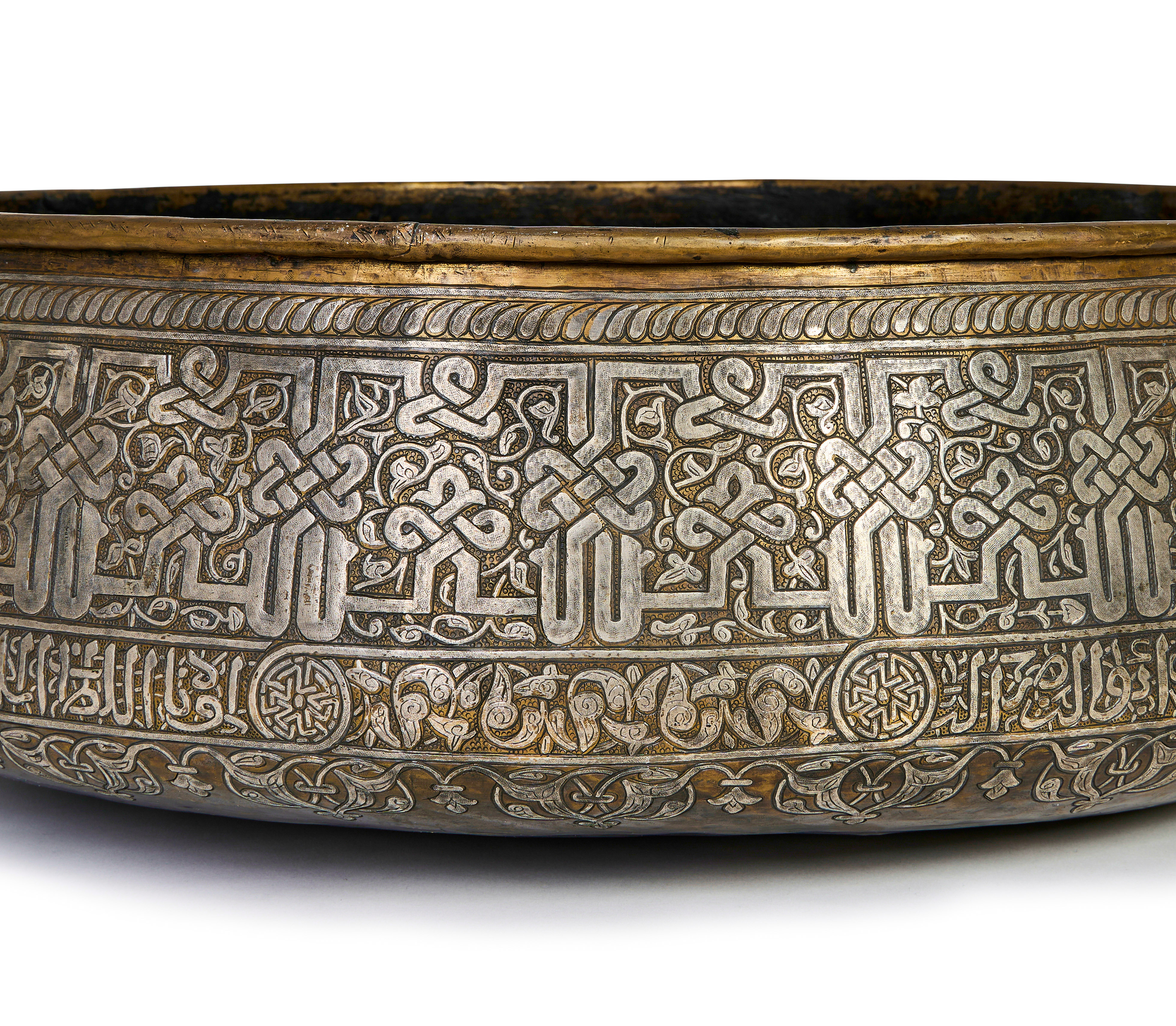 A MONUMENTAL TINNED COPPER & SILVER INLAY BASIN, 19TH/20TH CENTURY - Image 2 of 3