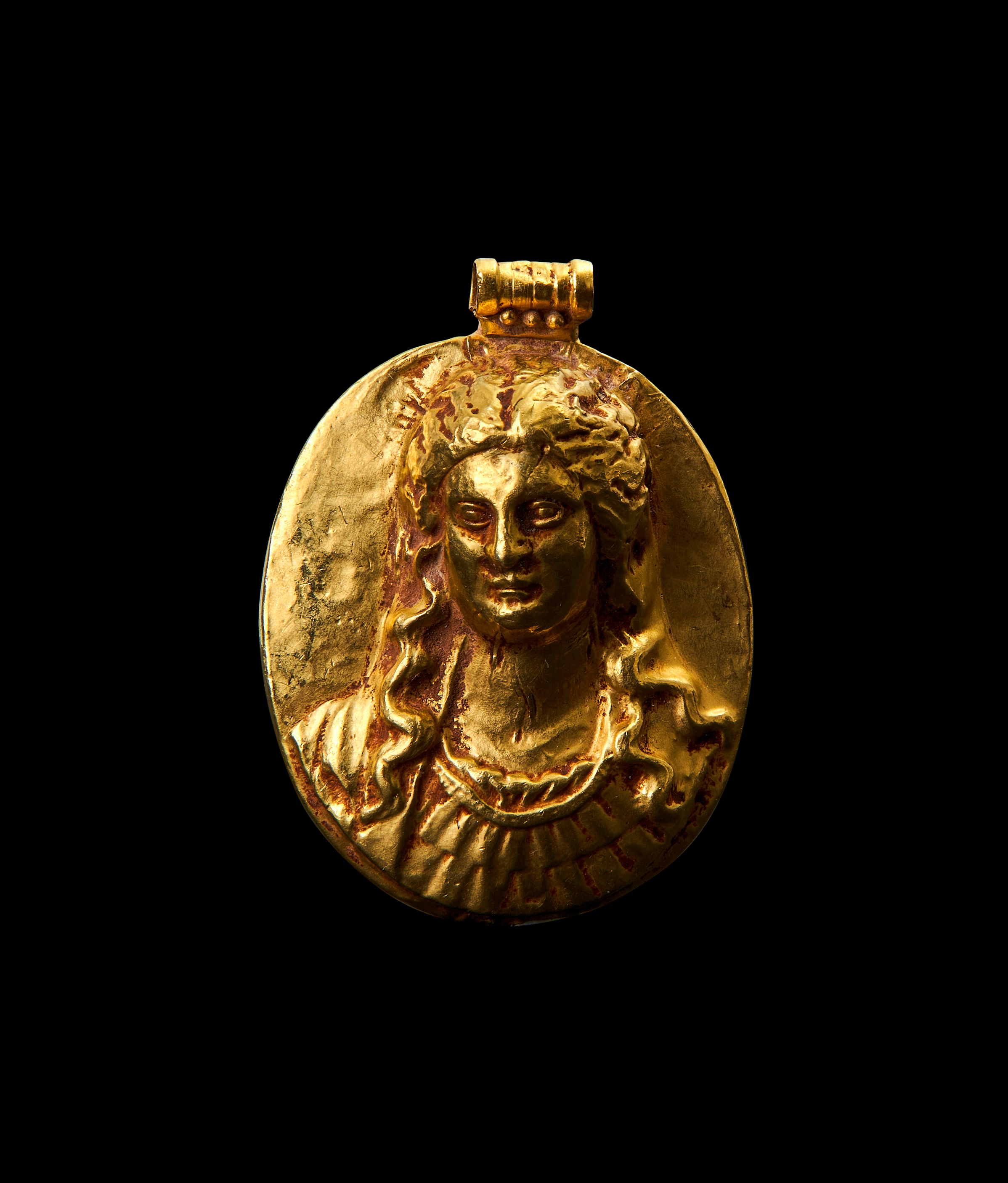A ROMAN GOLD PENDANT DEPICTING VENUS (APHRODITE), CIRCA 1ST CENTURY A.D.