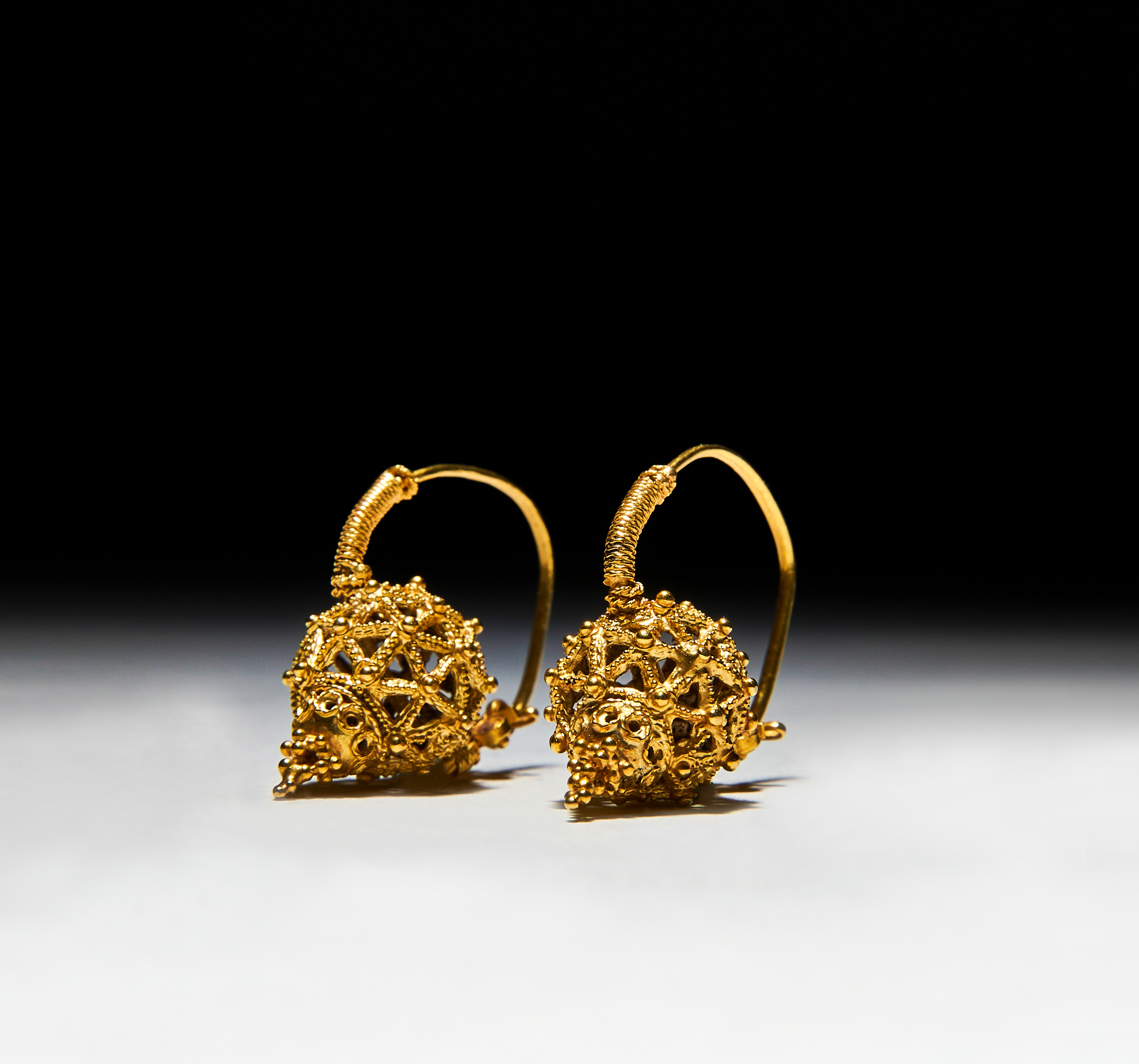 A PAIR OF FATIMID GOLD EARRINGS, CIRCA 11TH CENTURY, EGYPT