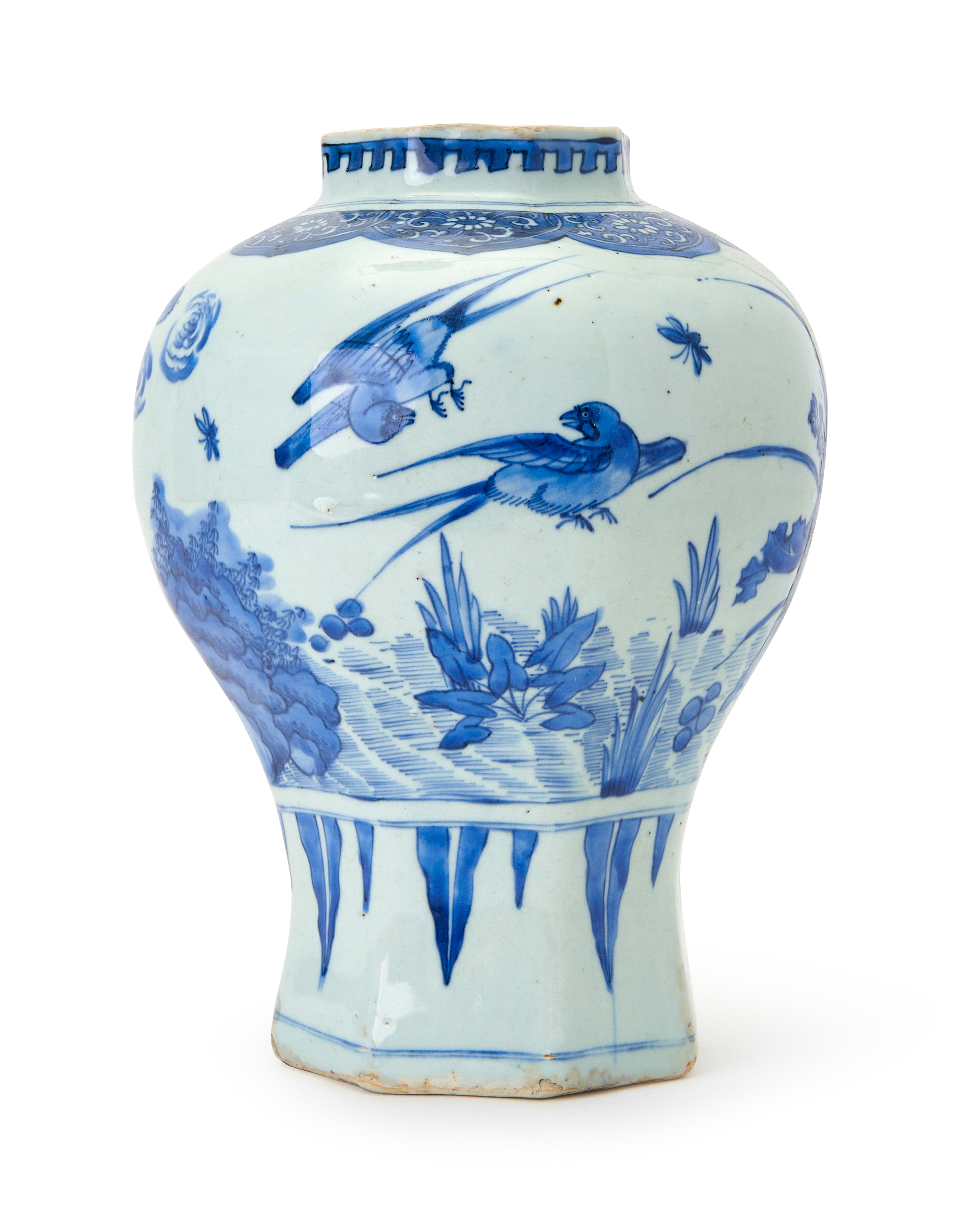 A CHINESE BLUE & WHITE JAR, TRANSITIONAL PERIOD, 17TH CENTURY - Image 3 of 4