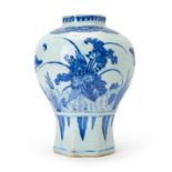 A CHINESE BLUE & WHITE JAR, TRANSITIONAL PERIOD, 17TH CENTURY
