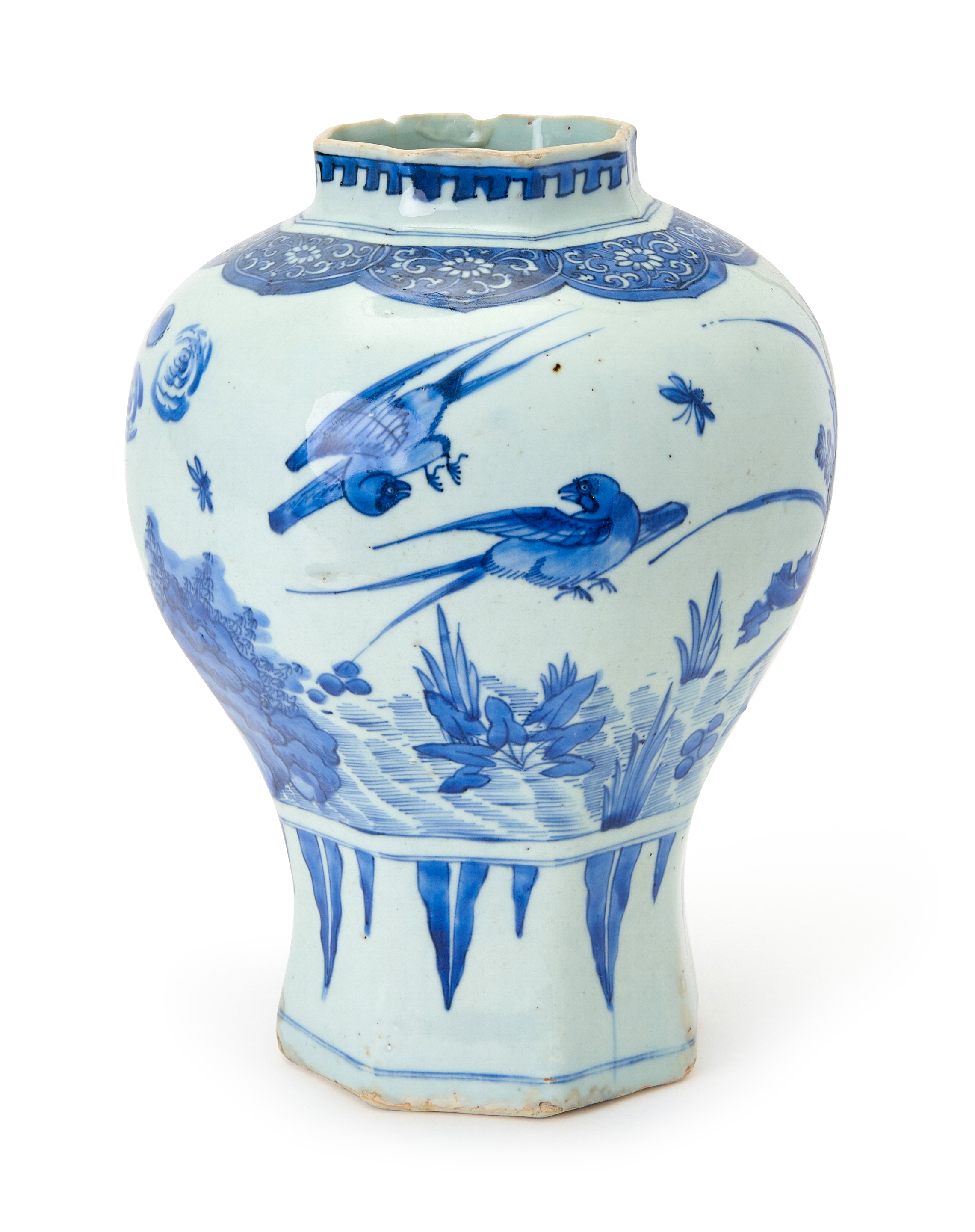 A CHINESE BLUE & WHITE JAR, TRANSITIONAL PERIOD, 17TH CENTURY - Image 2 of 4