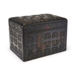 A CHINESE ENGRAVED BOX, QING DYNASTY (1644-1911)