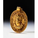 A GOLD AMULET OF A DEITY, PROBABLY ATHENA, GRAND TOUR, 17TH CENTURY OR EARLIER