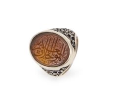 A CALLIGRAPHIC INSCRIBED AGATE RING, 19TH CENTURY AND LATER, PERSIA