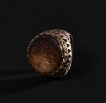 A CALLIGRAPHIC INSCRIBED AGATE RING, 19TH CENTURY, PERSIA