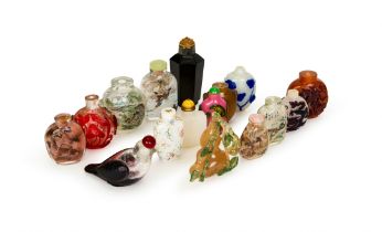 ASSORTMENT OF CHINESE SNUFF BOTTLES, QING DYNASTY (1644-1911)