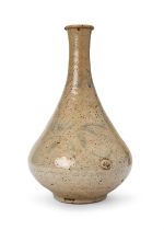 A KOREAN BOTTLE VASE JOSEON DYNASTY (1392-1897)