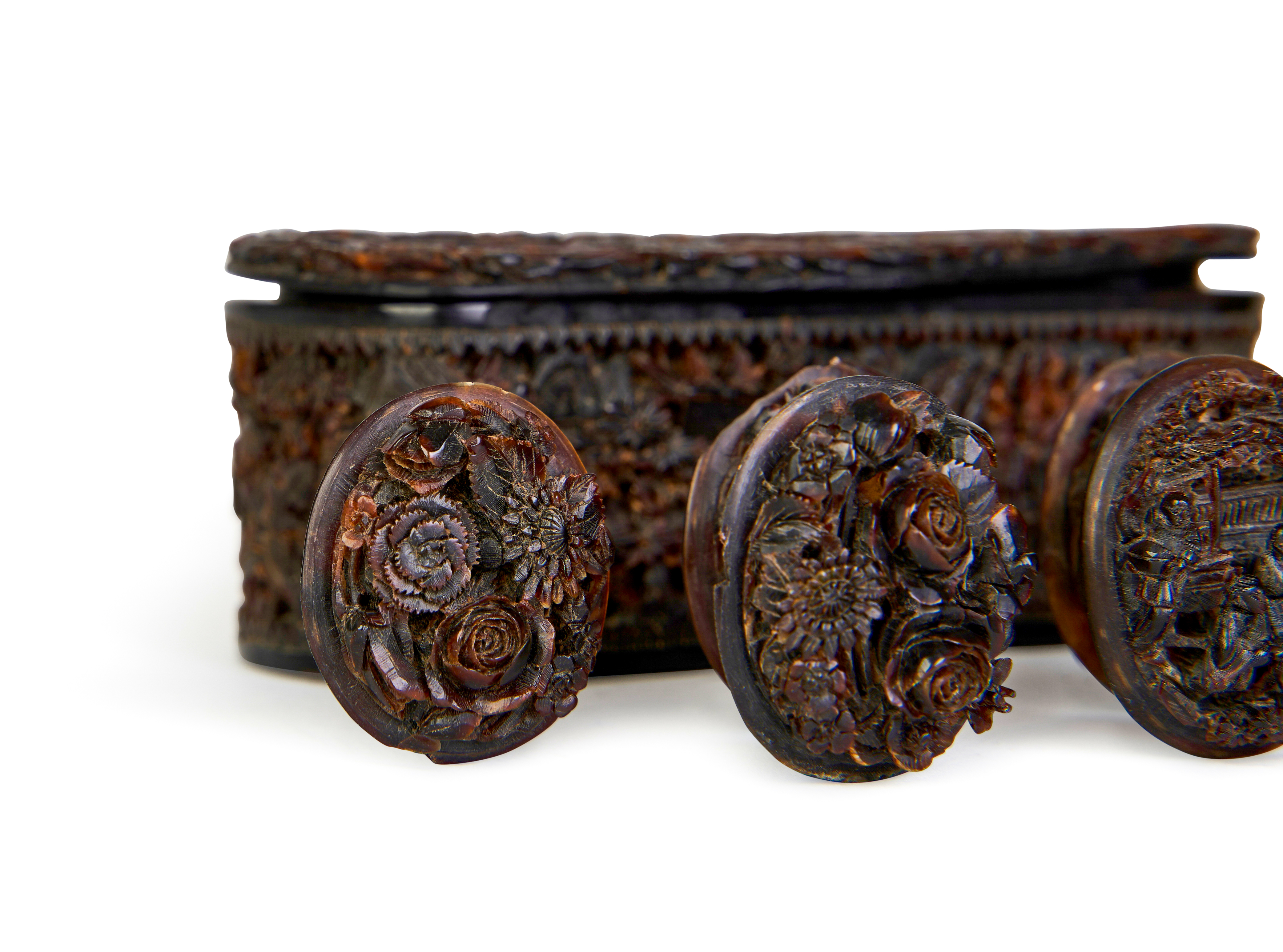 ASSORTMENT OF CARVED CHINESE TORTOISE SHELL BOXES, 18TH CENTURY - Image 6 of 9
