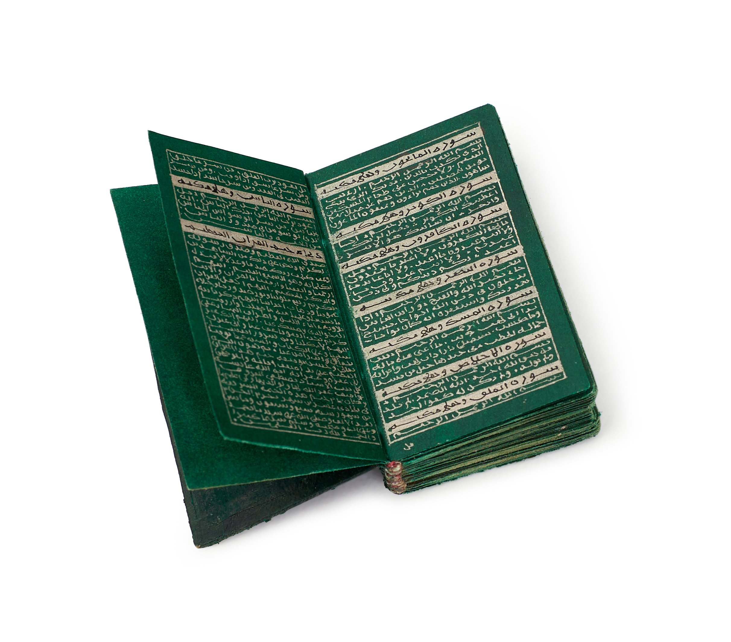 A GREEN ILLUMINATED MINIATURE QURAN, MUGHAL, INDIA, 19TH CENTURY OR LATER - Image 5 of 8