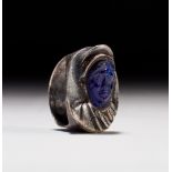 A SILVER & GLASS CAMEO FIGURE OF A DEITY RING, HELLENISTIC, CIRCA 2ND CENTURY B.C.