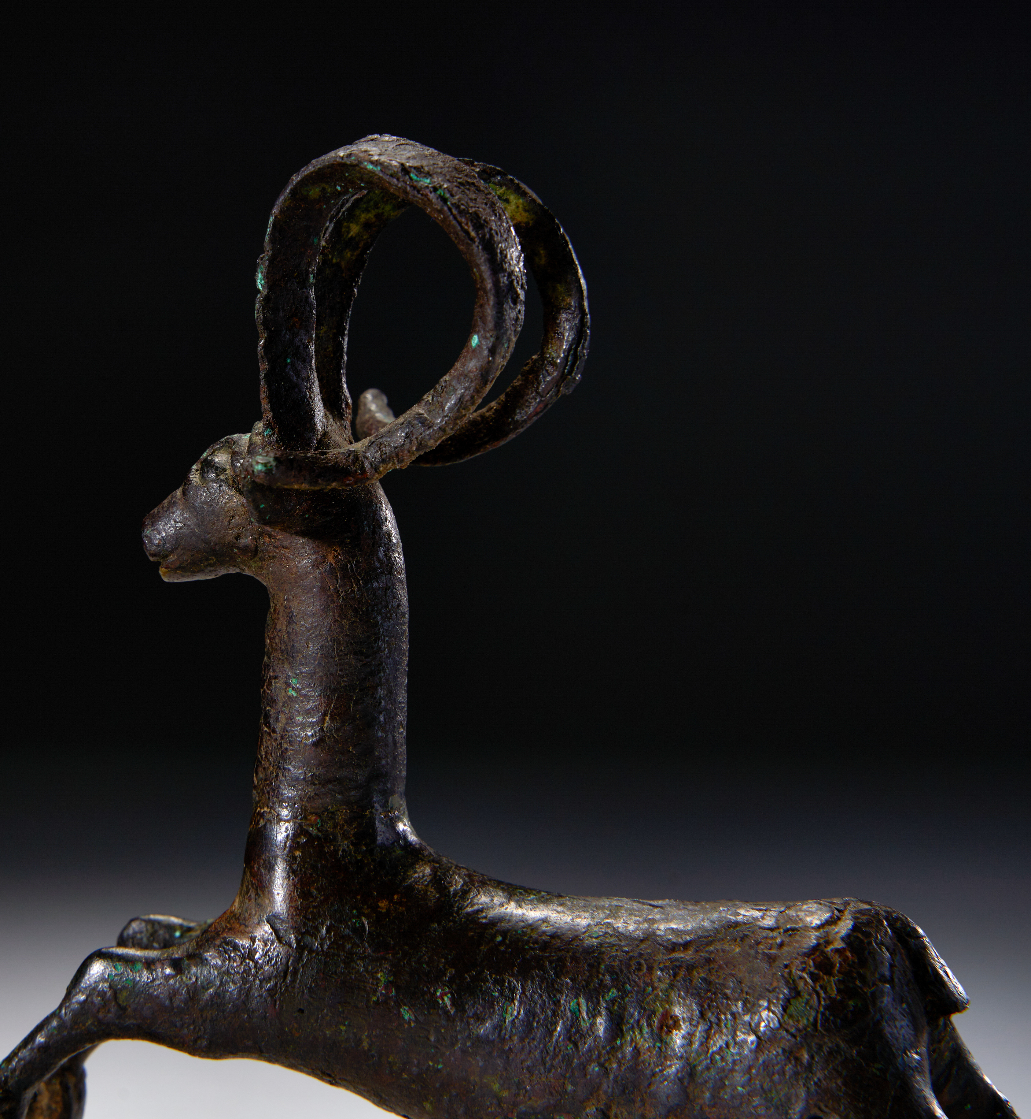 A BRONZE PLATE WITH AN IBEX - Image 2 of 3