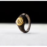 A BYZANTINE SILVER RING FEATURING A CIRCULAR GOLD HOOP ENRICHED WITH INSCISED SYMBOL OF ST GEORGE