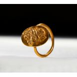 A BYZANTINE GOLD RING DEPICTING A LION, CIRCA 6TH CENTURY A.D.