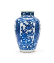 A LARGE CHINESE BLUE & WHITE FLORAL VASE, KANGXI PERIOD (1662-1722)