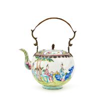 A CHINESE ENAMEL FIGURAL LIDDED TEAPOT, QIANLONG PERIOD (1736-1795)