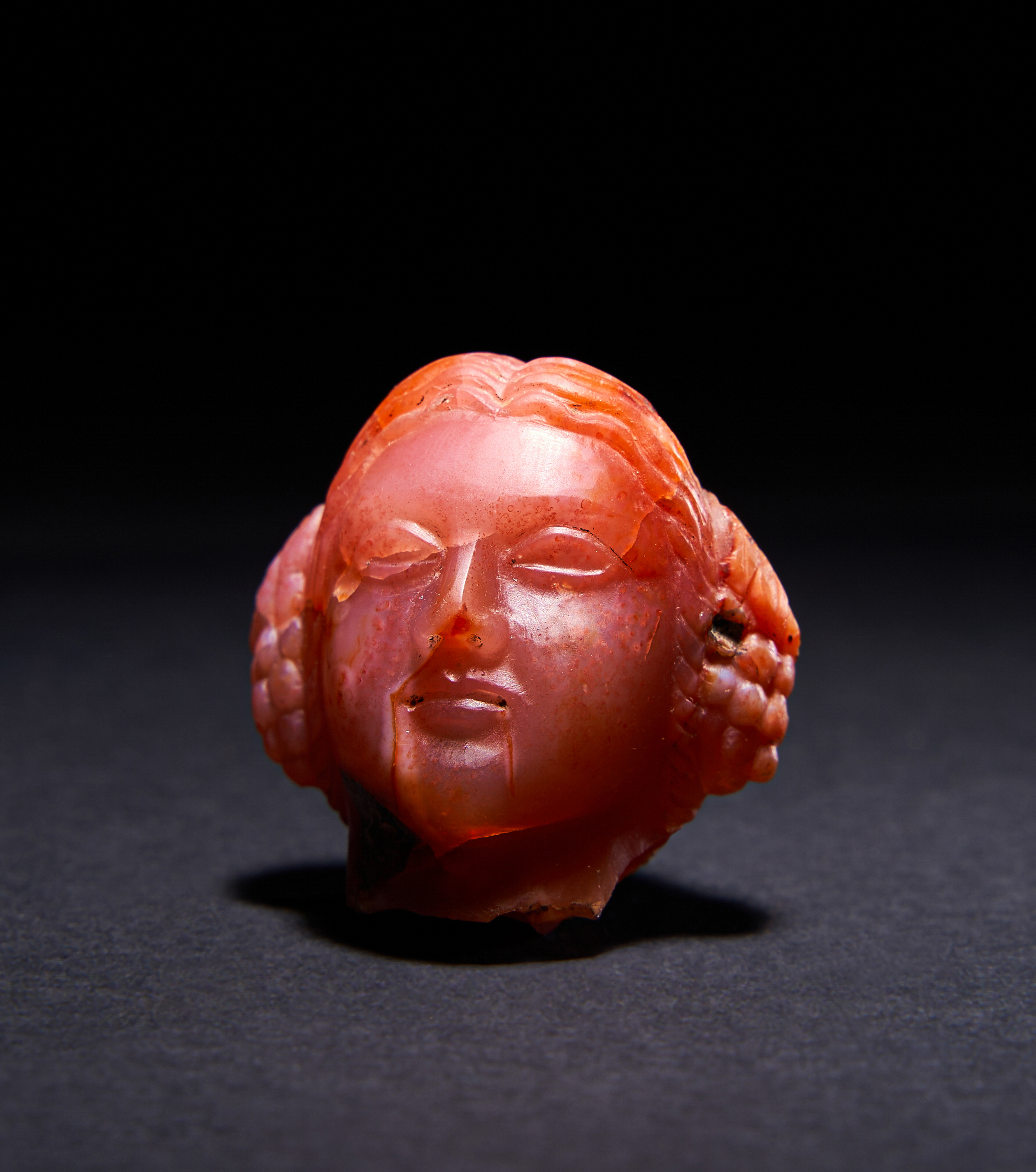 A RARE ROMAN RED CHALCYDONLY HEAD OF THE EMPRESS APOLLO, CIRCA 1ST-2ND CENTURY A.D. - Image 2 of 5