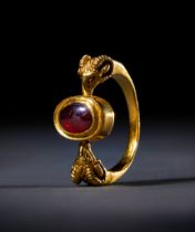 A HIGHLY RARE ACHAEMENID "RAM TERMINAL" GEM SET FINGER RING, CIRCA 5TH-4TH CENTURY B.C.