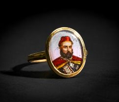 A SOLID GOLD OTTOMAN ENAMEL MINIATURE PORTRAIT RING OF SULTAN ABDULAZIZ, 19TH CENTURY, ENGLAND