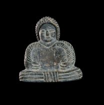 A BACTRIAN STATUETTE OF A SEATED PRINCESS