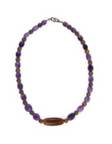 AN AMETHYST & AGATE DZI "EYE" BEAD NECKLACE, ANCIENT AND LATER