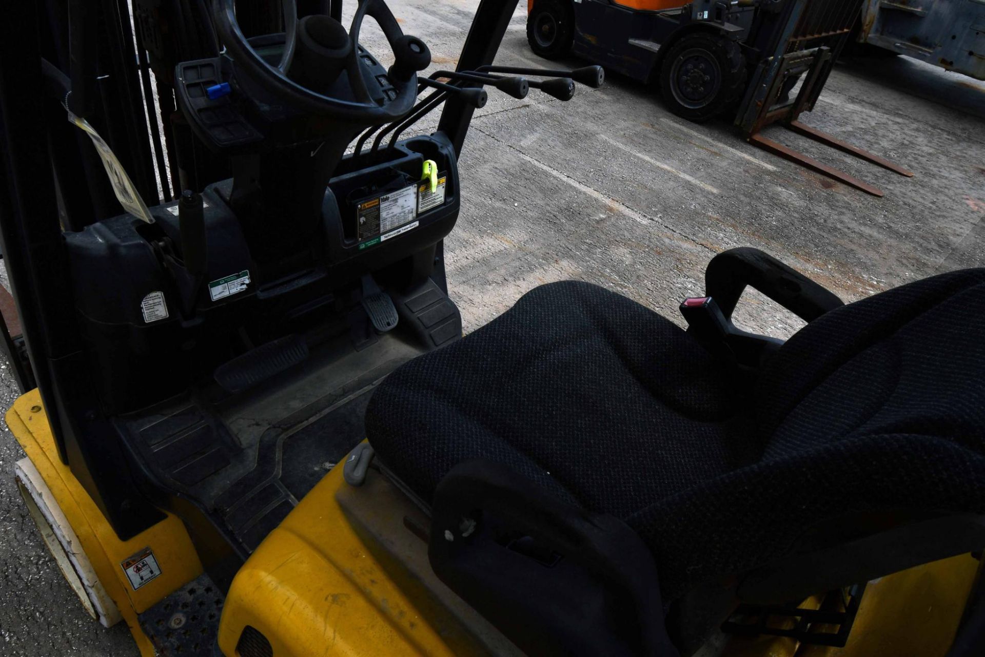 FORKLIFT, YALE VERACITOR 7,000-LB. BASE CAP. MDL. GLC070VXNDSE088, LPG, 6,500-lb. cap. as equipped, - Image 5 of 5