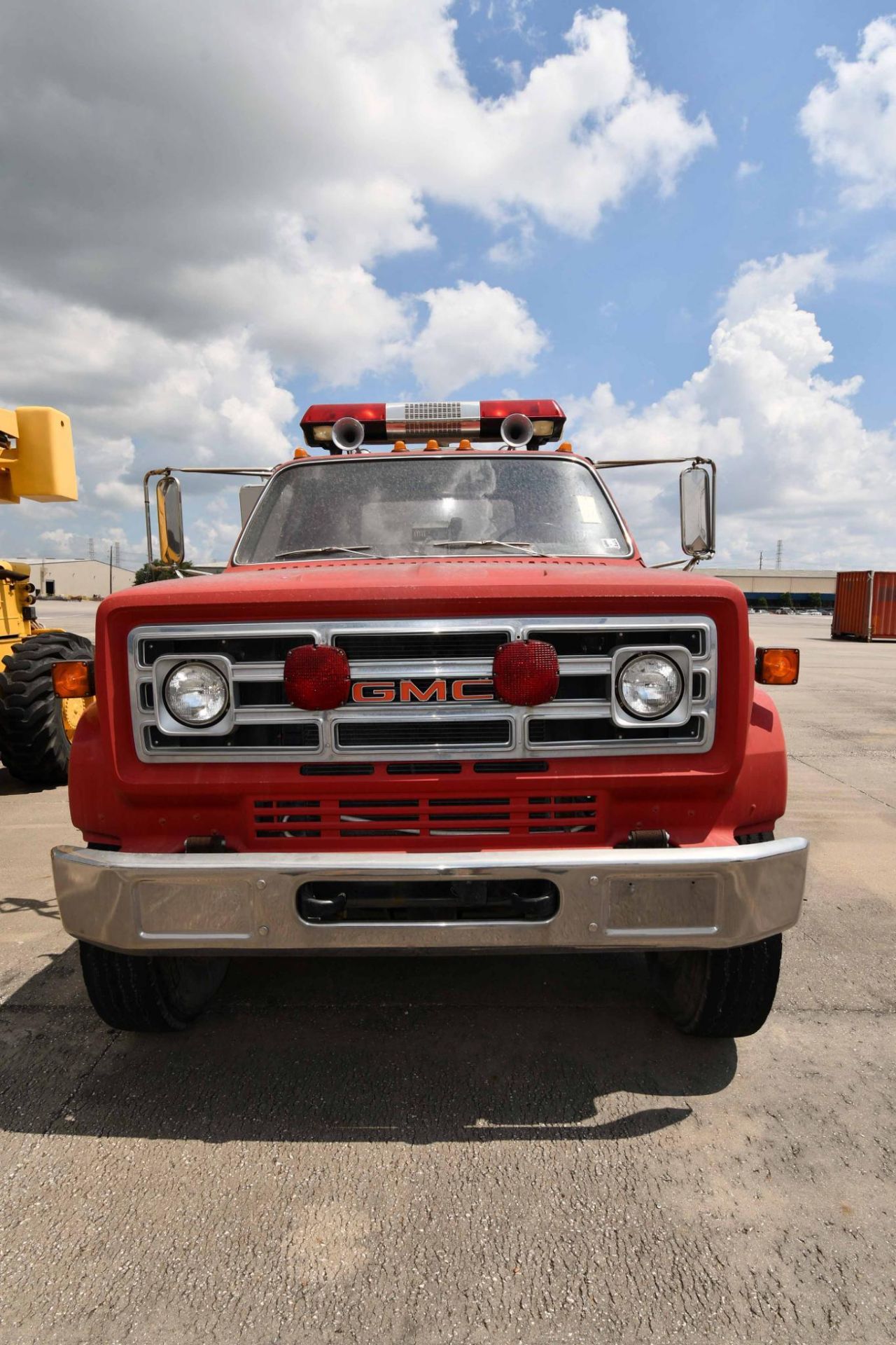 FIRE TRUCK, GMC MDL. 7000, 1989, gasoline, 34,000 GVWR, VIN # 1GDP7D1E4KV513118 (Yard use only) - Image 2 of 6