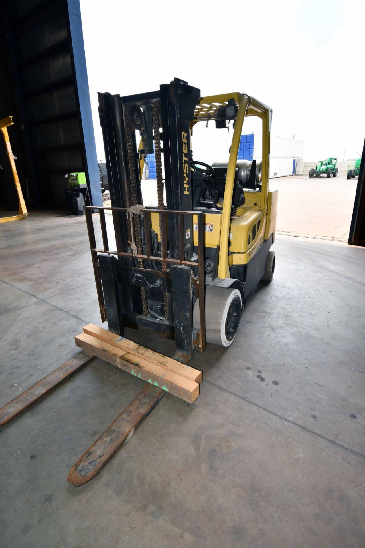 FORKLIFT, HYSTER FORTIS 12.000-LB. BASE CAP. MDL. S120FTS, LPG, 110" lift ht., 2-stage mast, cushion - Image 2 of 5