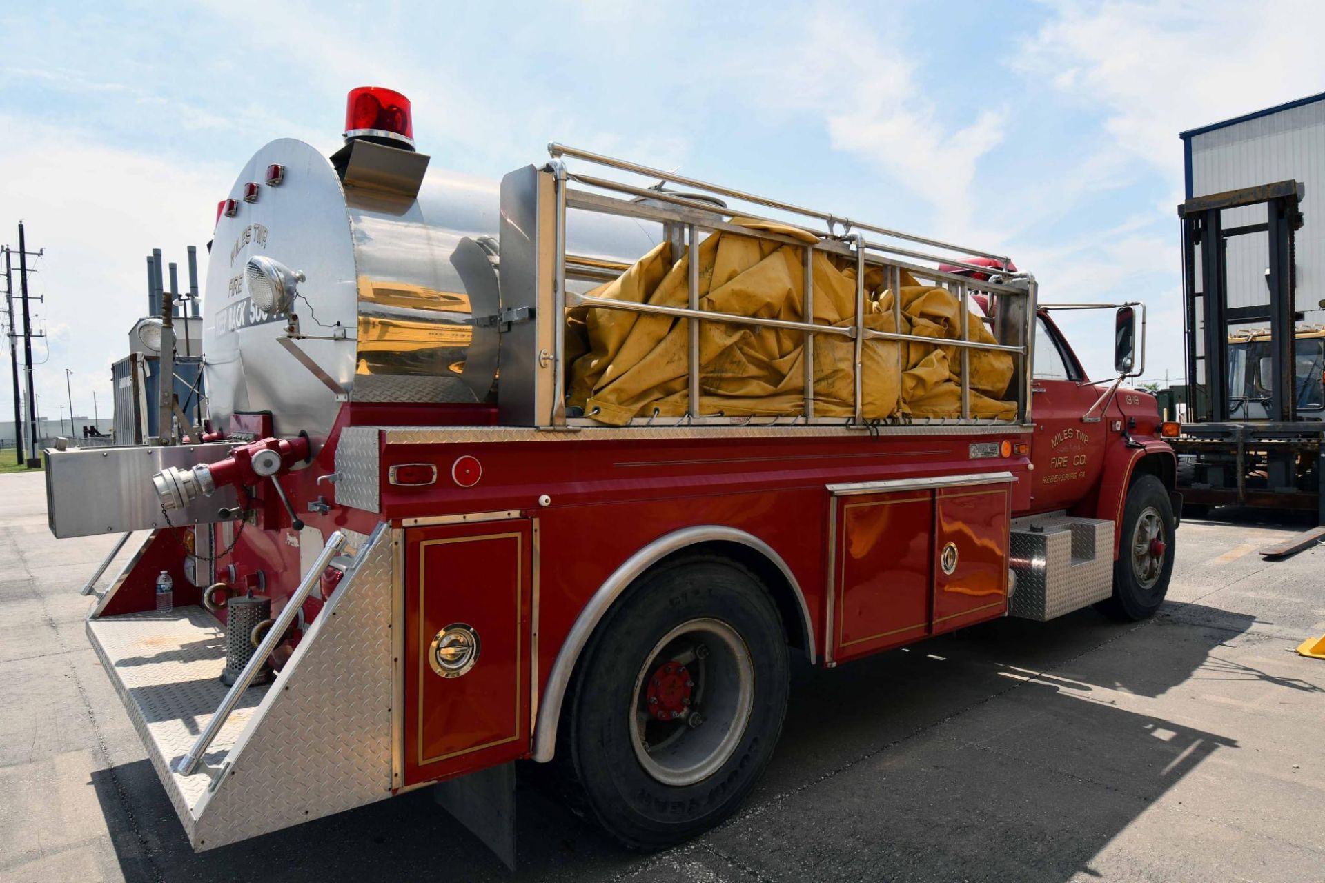 FIRE TRUCK, GMC MDL. 7000, 1989, gasoline, 34,000 GVWR, VIN # 1GDP7D1E4KV513118 (Yard use only) - Image 3 of 6
