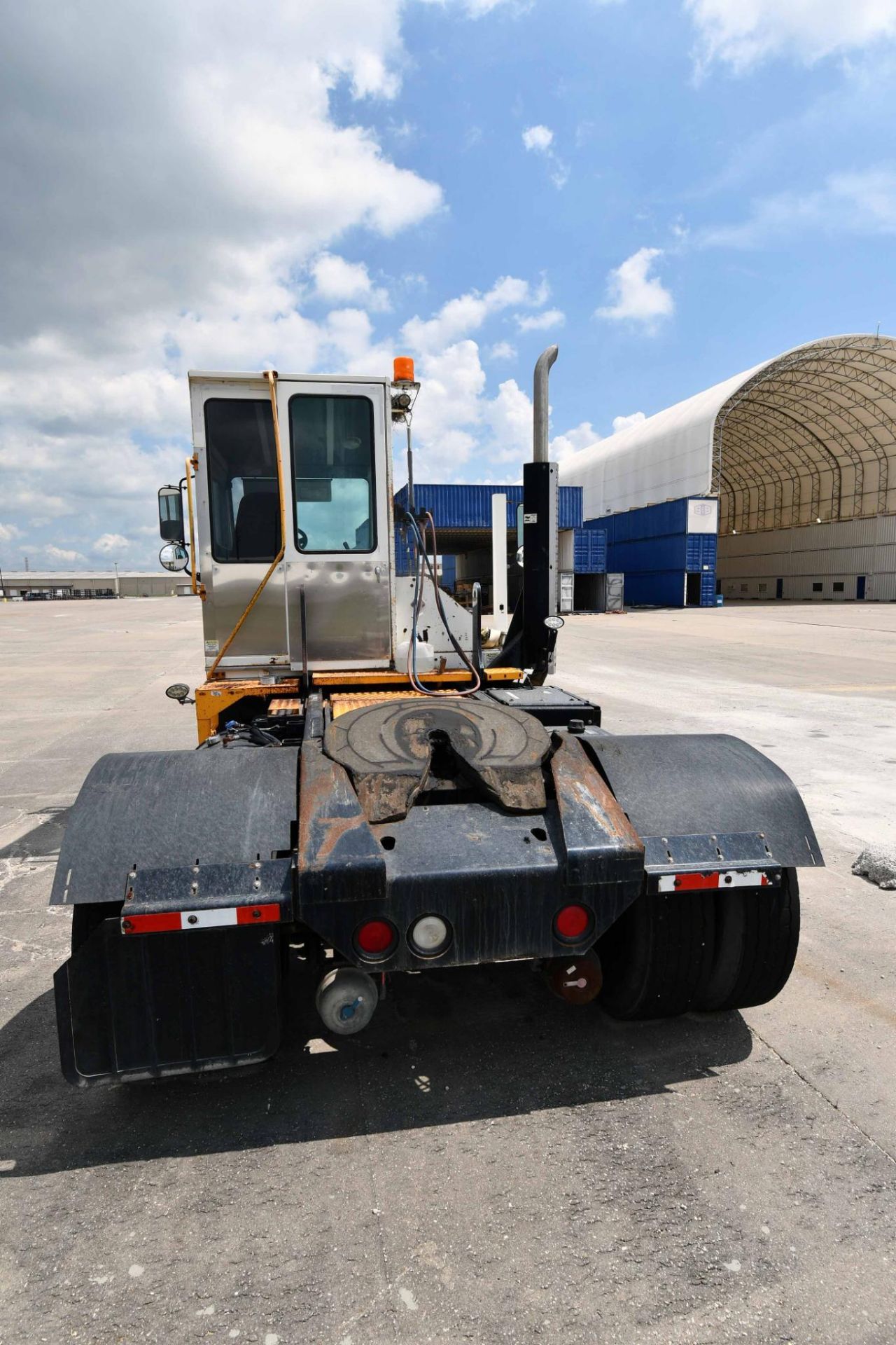 SPOTTING TRUCK, KALMAR, 35,000-lb. GVWR, new 2014, 4X2, VIN: 11VF?13E0EA000264 (yard use only) - Image 5 of 7