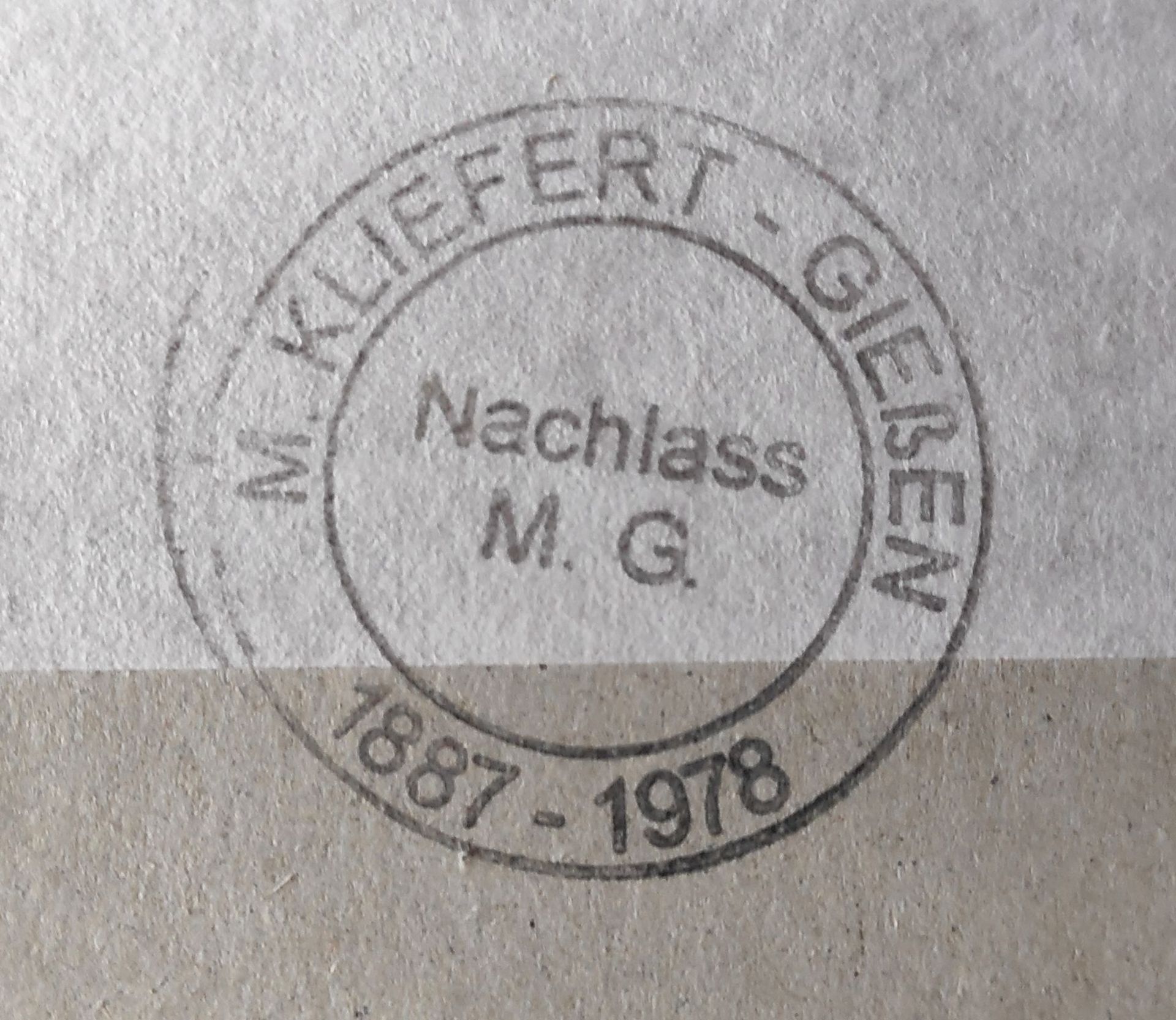 Kliefert-Gießen, Mathilde (1887 Pries bei Kiel – 1978 Stralsund)  „Stillleben mit englischem Kaminhu - Bild 3 aus 3