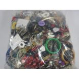 10kg UNSORTED COSTUME JEWELLERY inc. Bangles, Necklaces, Rings, Earrings. 460541