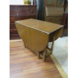 Drop leaf gate leg oval topped table