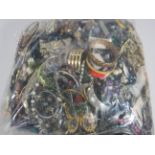 10kg UNSORTED COSTUME JEWELLERY inc. Bangles, Necklaces, Rings, Earrings. 774491