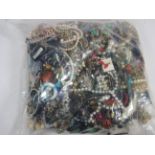 10kg UNSORTED COSTUME JEWELLERY inc. Bangles, Necklaces, Rings, Earrings. 209656