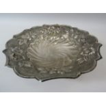 925 Greek silver dish decorated with flowers standing on 3 legs, 171 grams