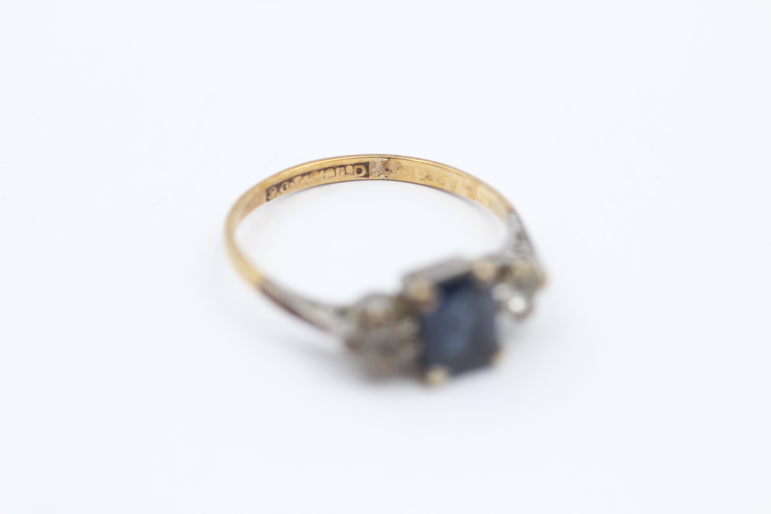 9ct Gold Sapphire & Paste Trilogy Dress Ring - Image 4 of 4