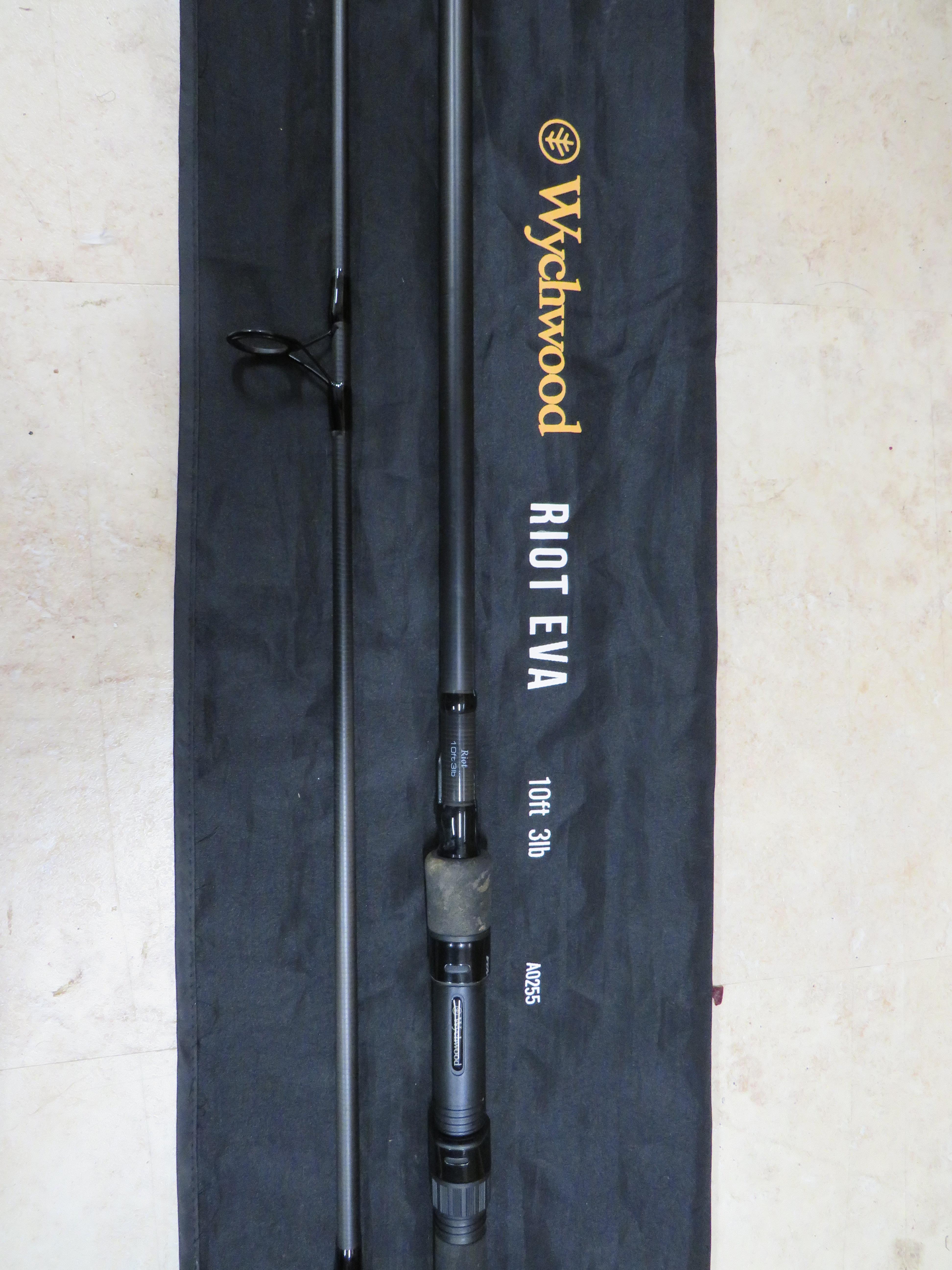 Wytchwood Carp rod. Riot Eva 10ft Carbon Fibre rod. Complete with cloth bag. See photos. 