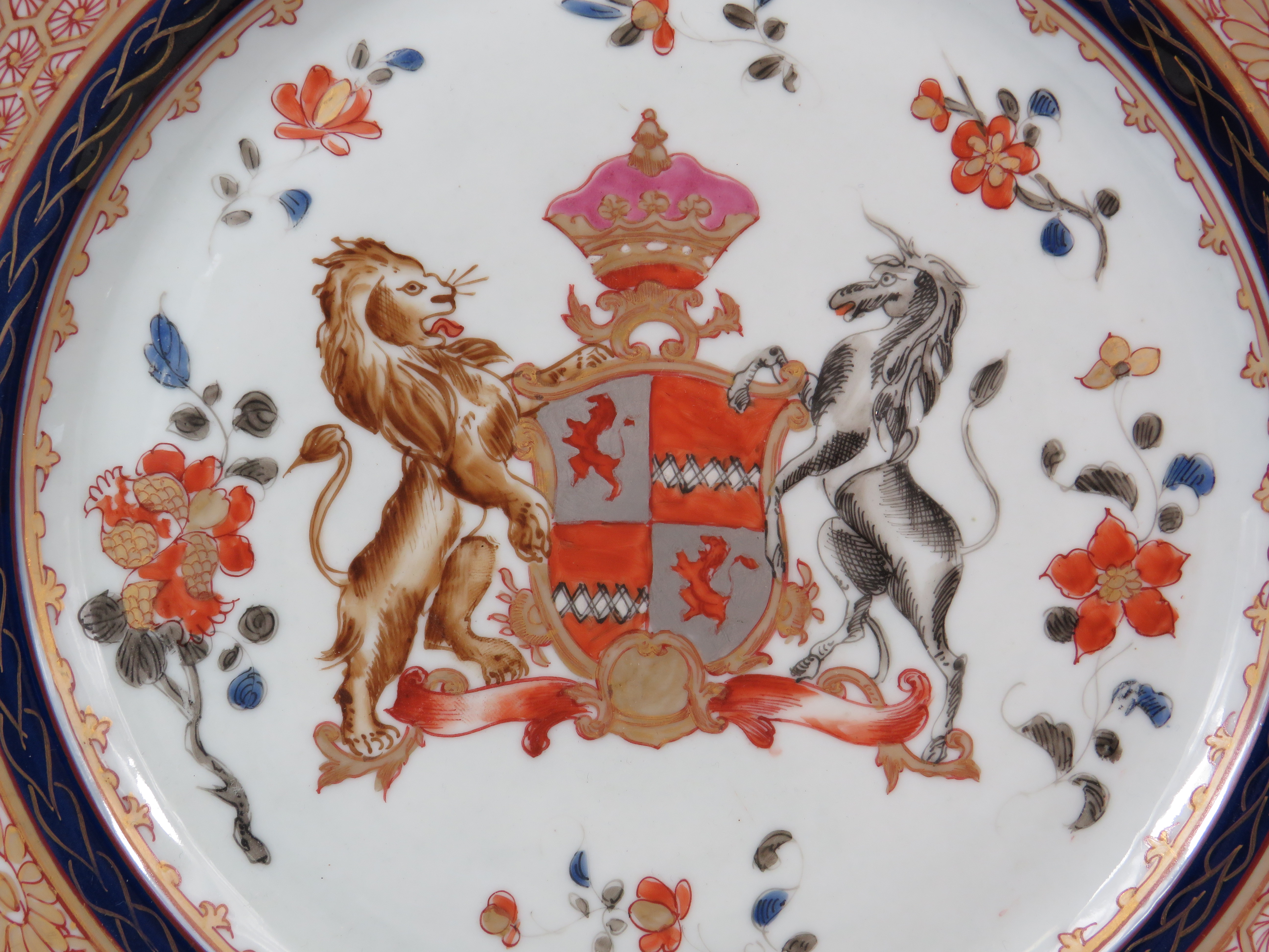 Antique Hand decorated Samson Paris Armorial plate approx 9" diameter. - Image 2 of 4